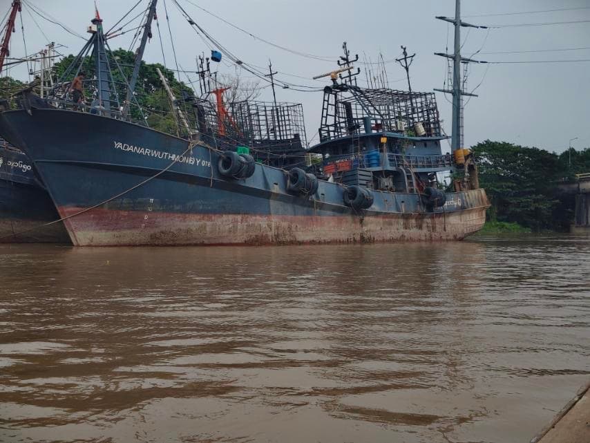 SWH fishing fleet rafted side-by-side at port